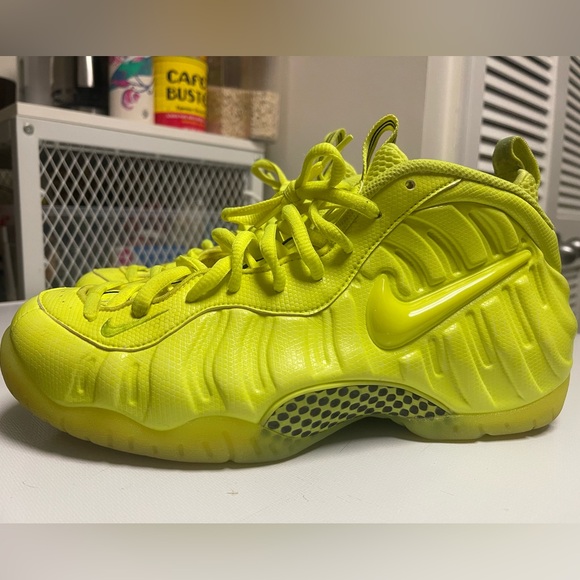 Nike Air Foamposite Pro Volt 2020 - Size 10.5🔥 - Picture 10 of 16